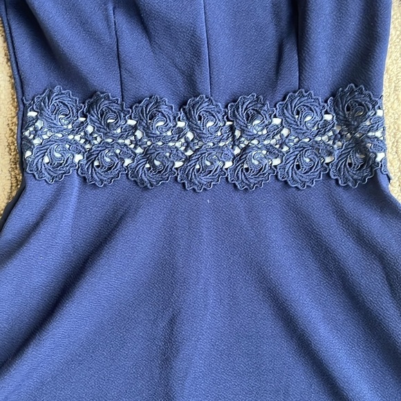 Owin Floral waist fit and flare 3-4 sleeve dress navy blue - Picture 2 of 11